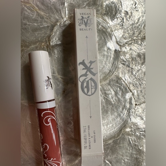 KVD Beauty | XO Lip Gloss in Petunia 30 - 2.7ml. 0.091fl.oz - Picture 8 of 10